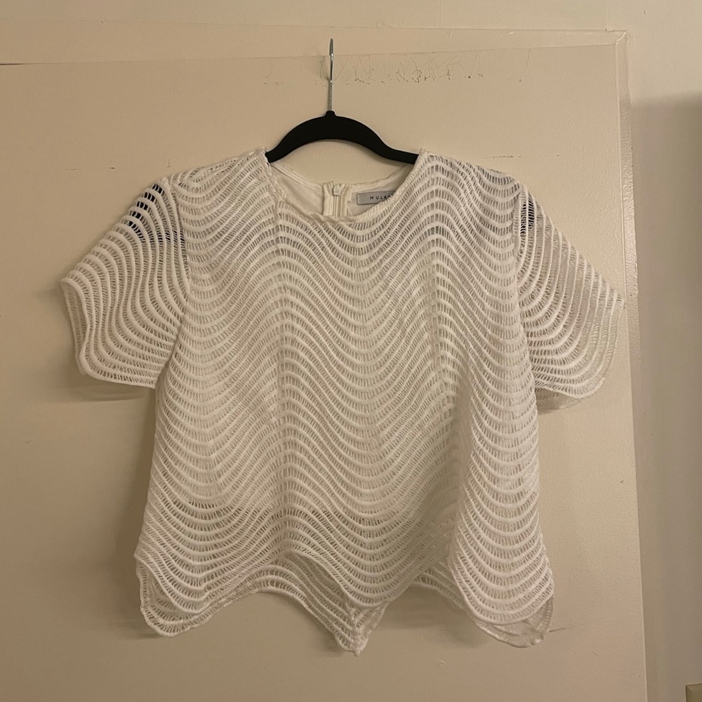 Beautifully made white top, shorter length, M